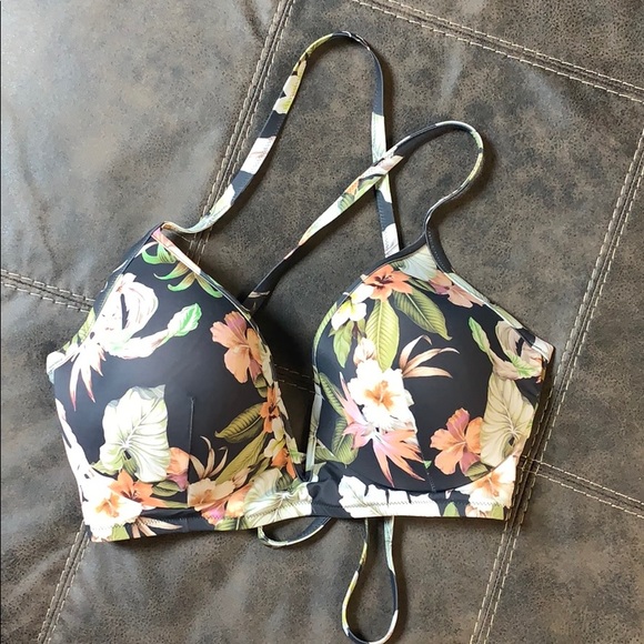 Shade & Shore Other - Floral Swimsuit Top